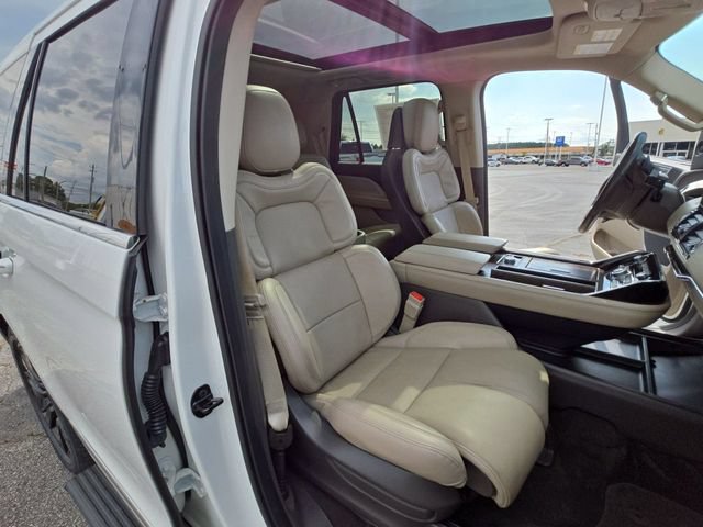 Used 2023 Lincoln Navigator Reserve w/ Monochromatic Package RWD image 26