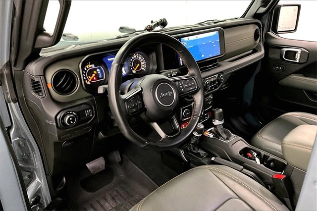 Used 2024 Jeep Gladiator Mojave w/ Technology Group image 12