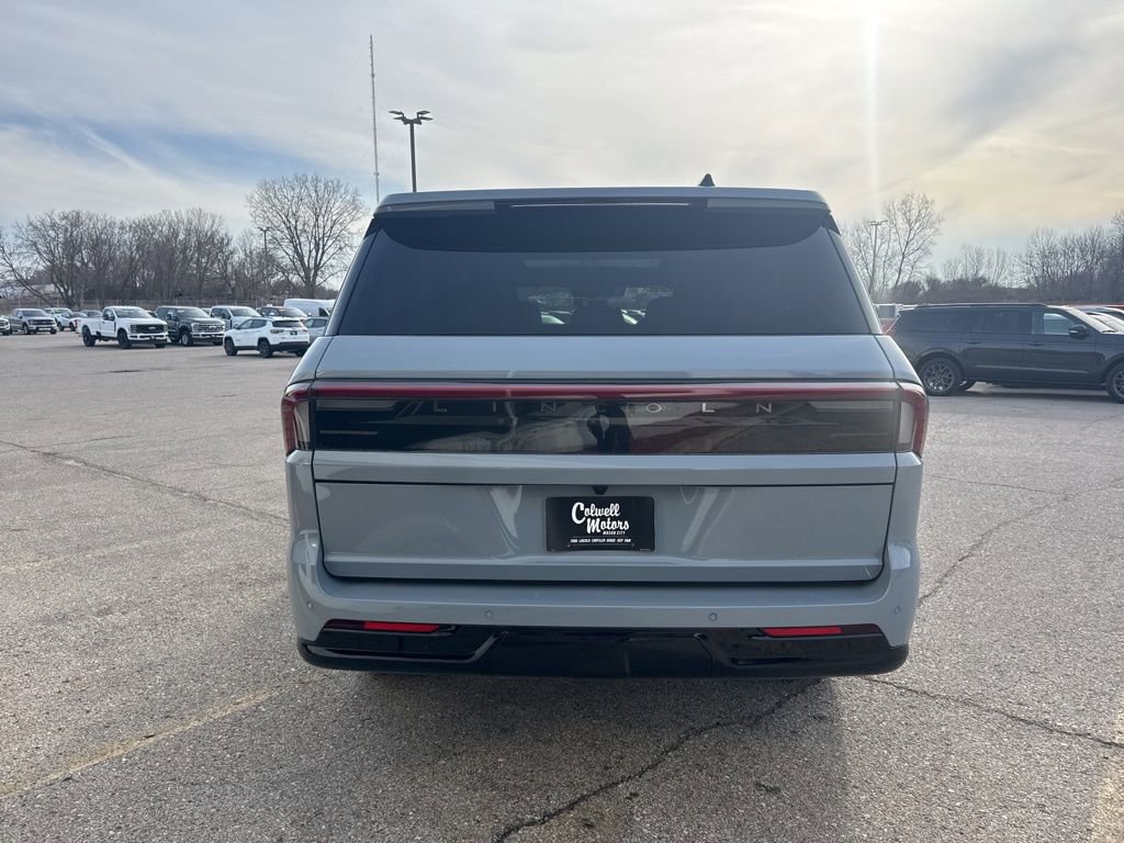 New 2026 Lincoln Navigator L Reserve w/ Jet Appearance Package image 3