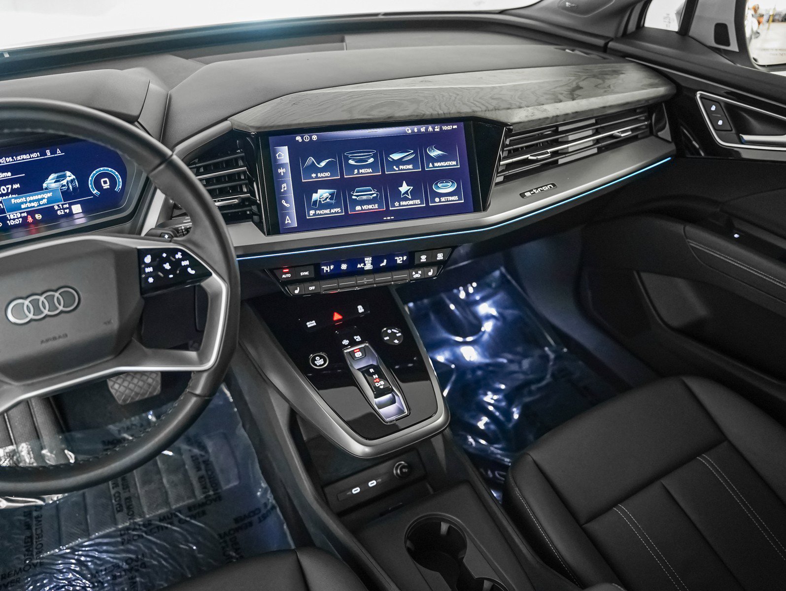 Used 2024 Audi Q4 e-tron Premium Plus image 17