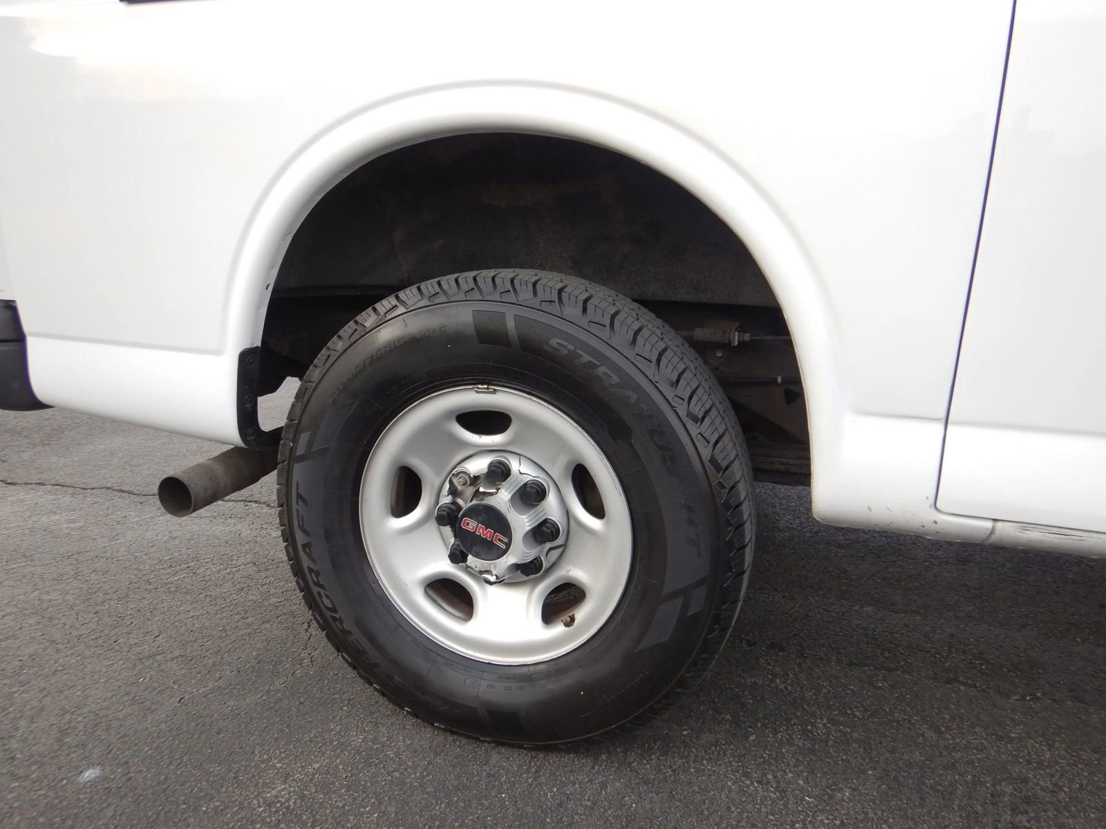 Used 2019 GMC Savana 2500 RWD image 28