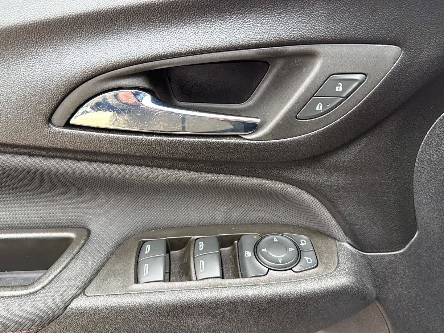 Used 2023 Chevrolet Equinox RS image 12