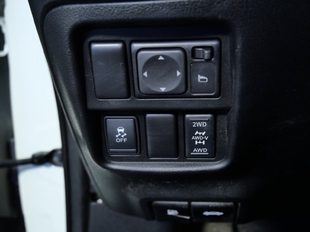 Used 2012 Nissan Juke SL AWD/4WD image 25