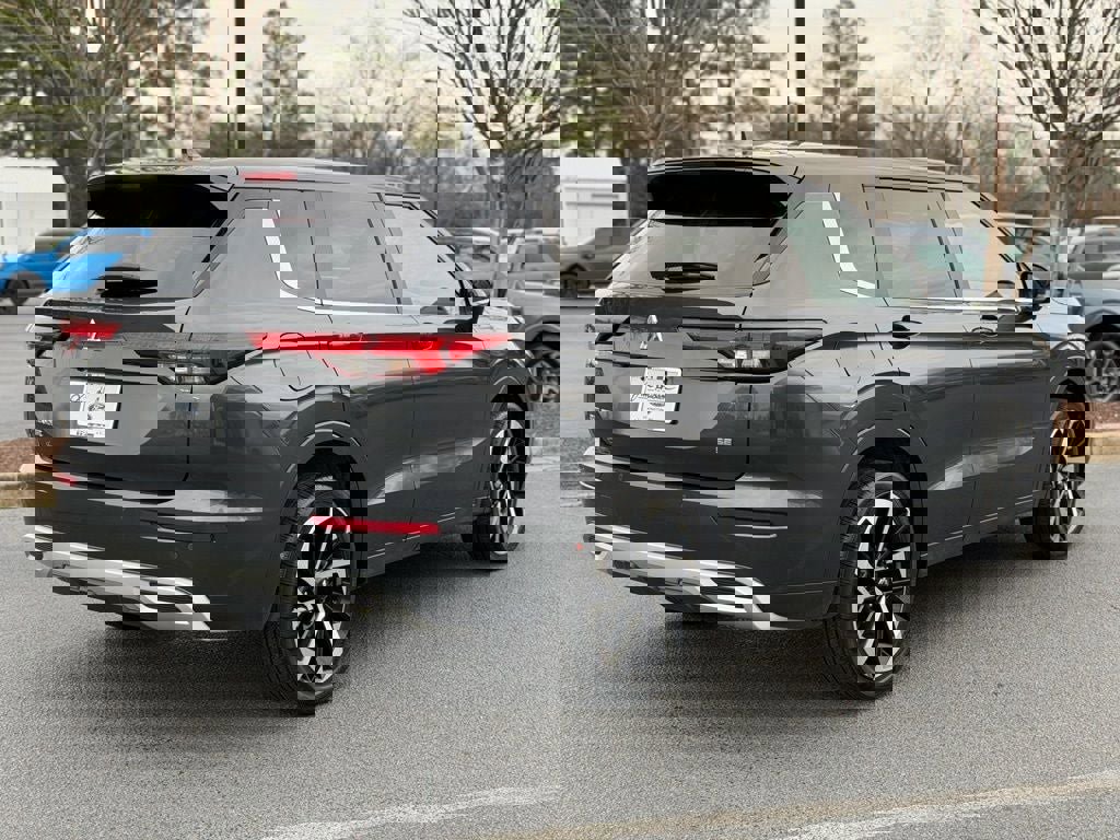 Used 2024 Mitsubishi Outlander SE image 9