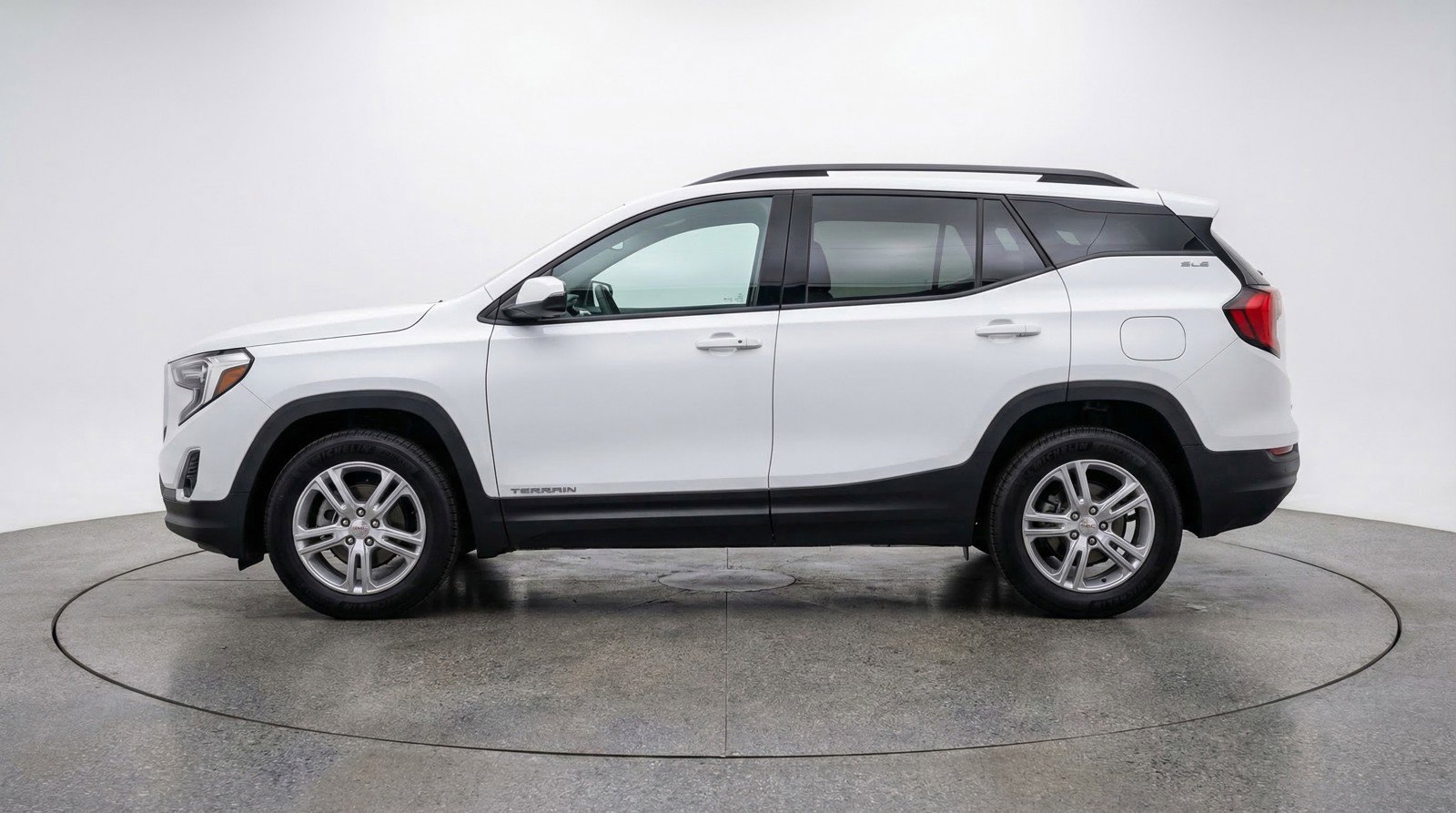 Used 2024 GMC Terrain SLE image 5