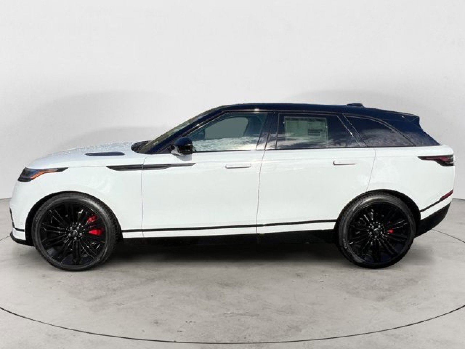 New 2025 Land Rover Range Rover Velar Dynamic SE image 2