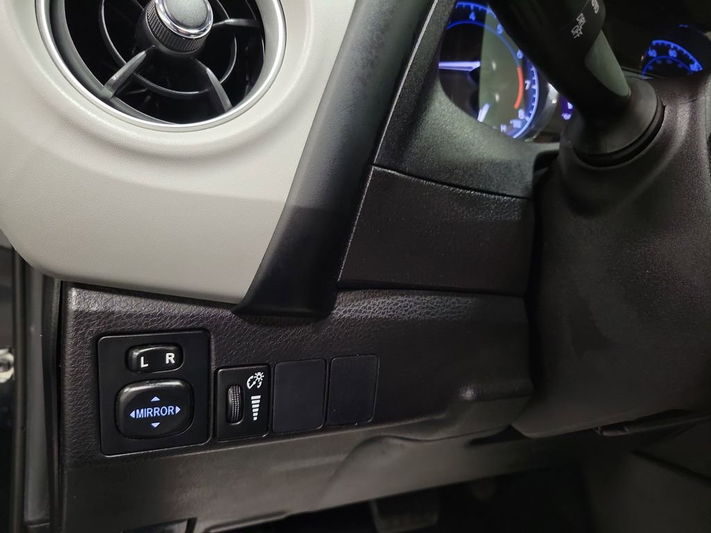 Used 2019 Toyota Corolla LE image 19