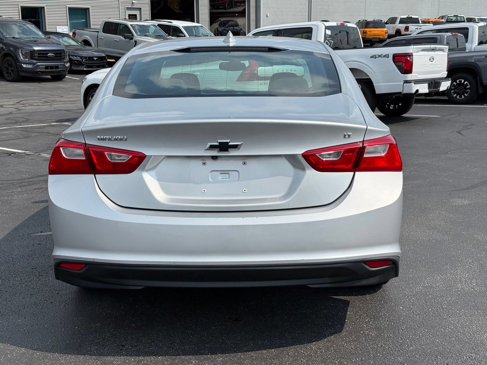 Used 2017 Chevrolet Malibu LT FWD image 5