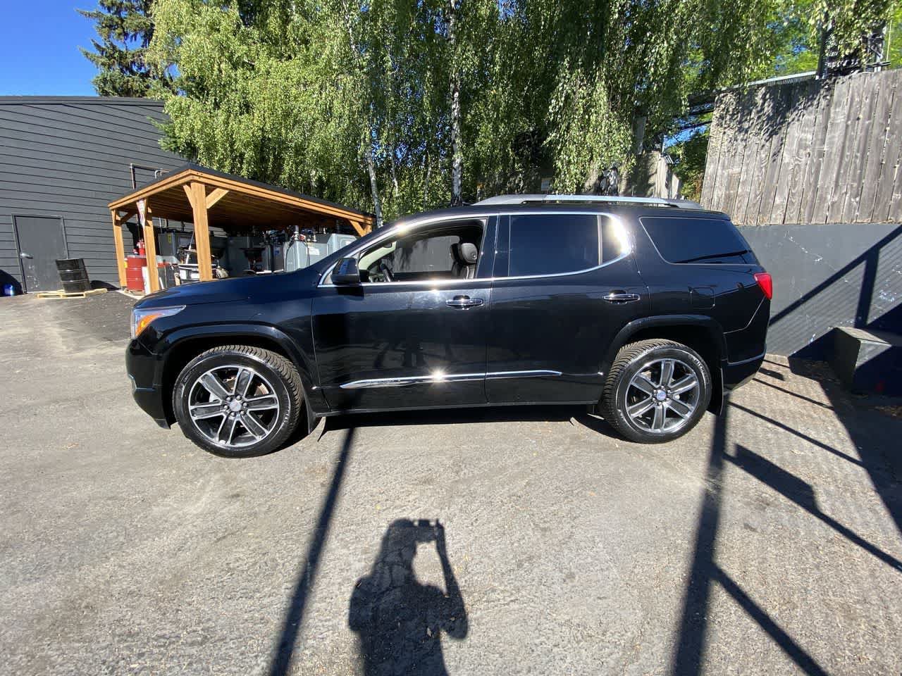 Used 2019 GMC Acadia Denali w/ Technology Package AWD/4WD image 3