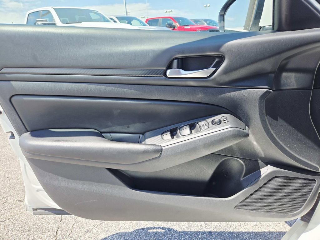 Used 2022 Nissan Altima 2.5 S FWD image 32