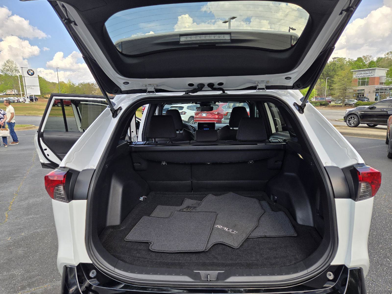 Used 2024 Toyota RAV4 SE image 27