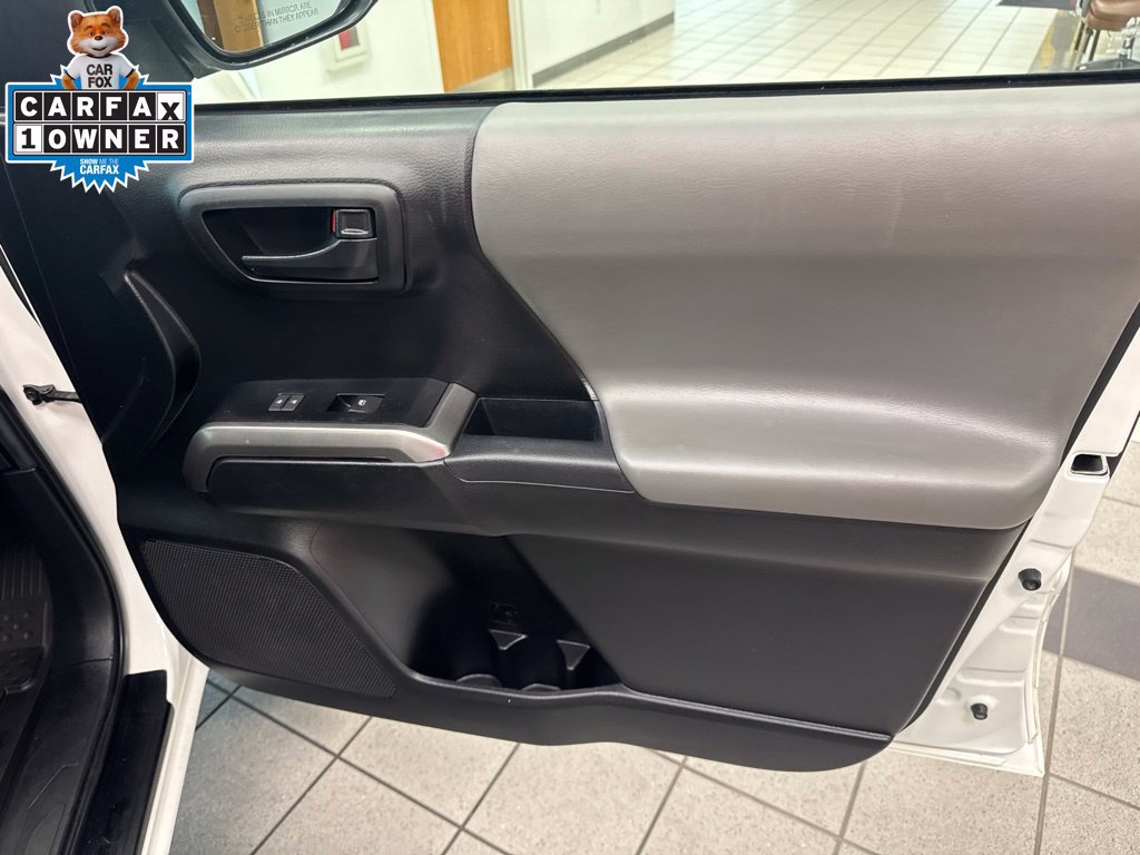 Used 2022 Toyota Tacoma SR5 AWD/4WD image 24