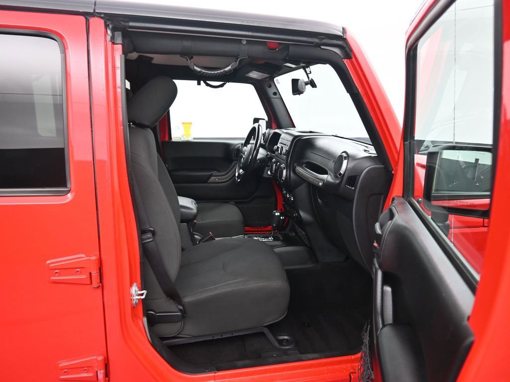 Used 2017 Jeep Wrangler Unlimited Willys image 32