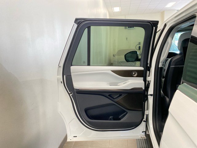 New 2026 Lincoln Navigator L Black Label AWD/4WD image 11