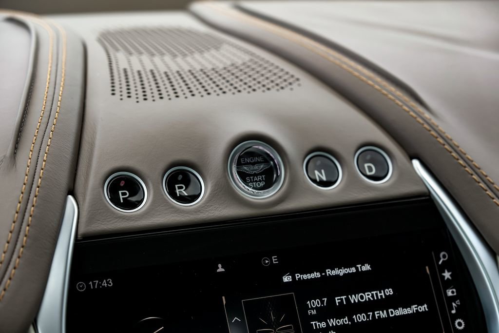 Used 2021 Aston Martin DBX image 18