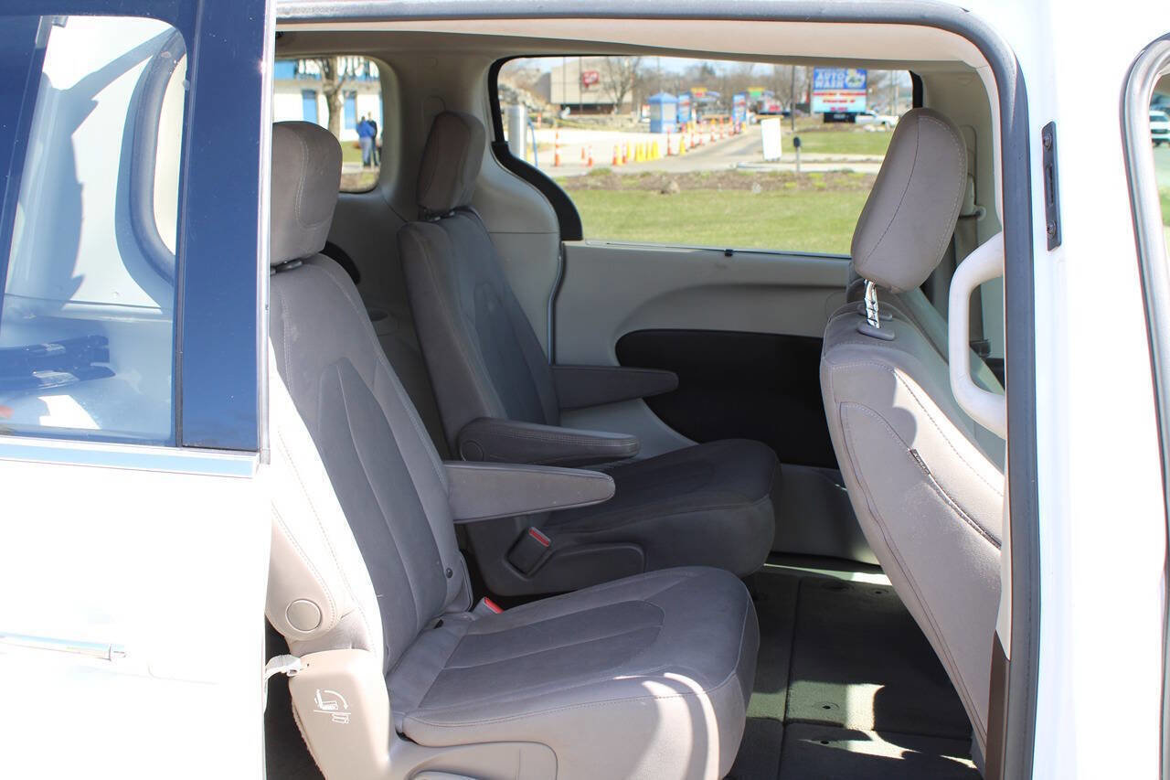 Used 2017 Chrysler Pacifica Touring Plus w/ Tire & Wheel Group image 52