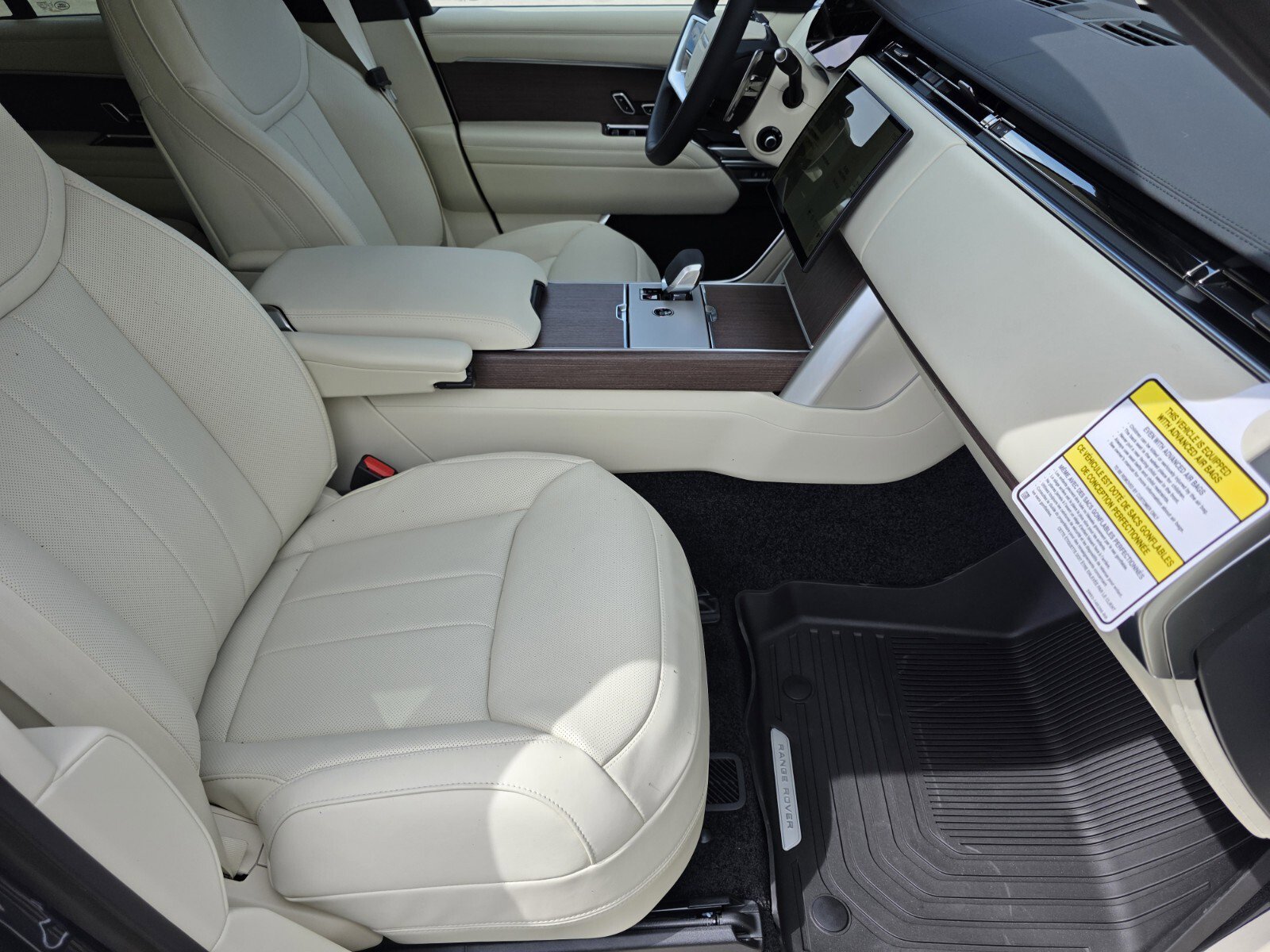 New 2026 Land Rover Range Rover SE image 3