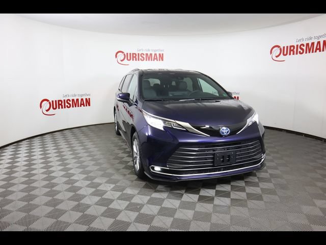 Used 2025 Toyota Sienna Limited AWD/4WD image 30