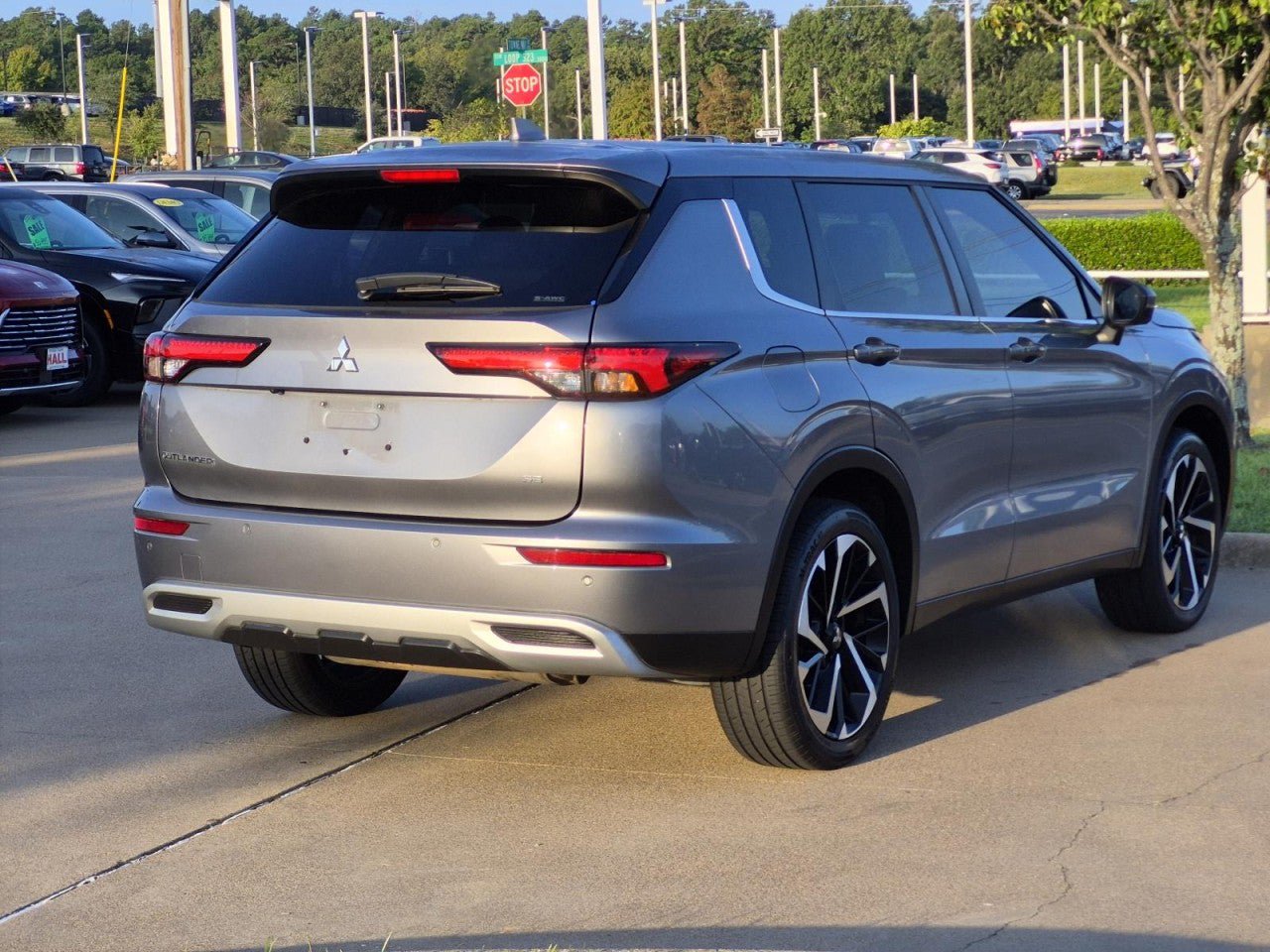 Used 2023 Mitsubishi Outlander SE AWD/4WD image 6