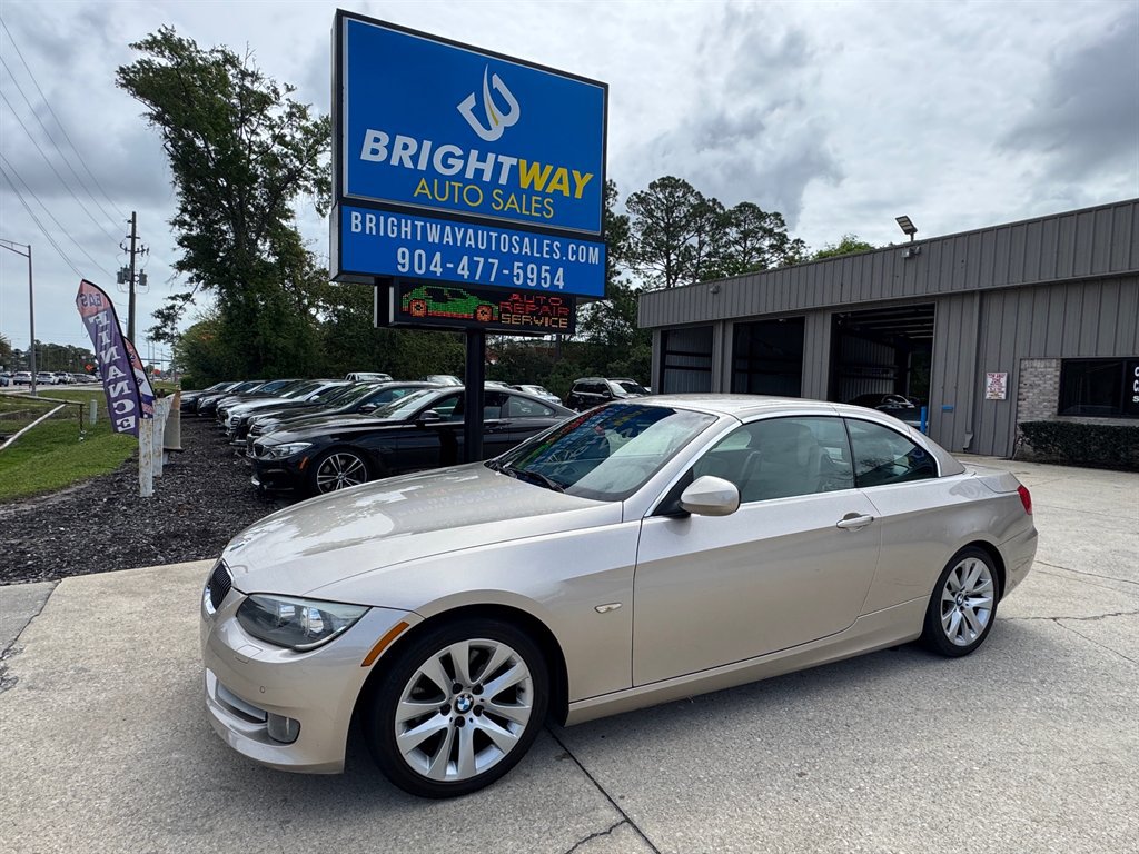 Used 2012 BMW 328i Convertible RWD image 3