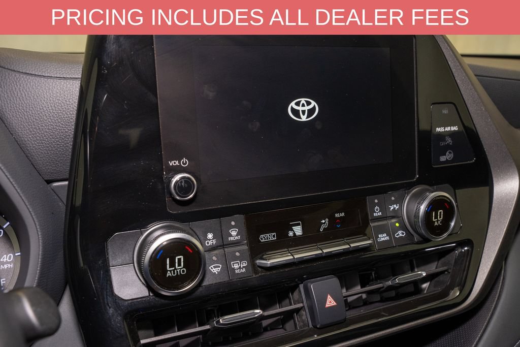 Used 2025 Toyota Highlander LE FWD image 14