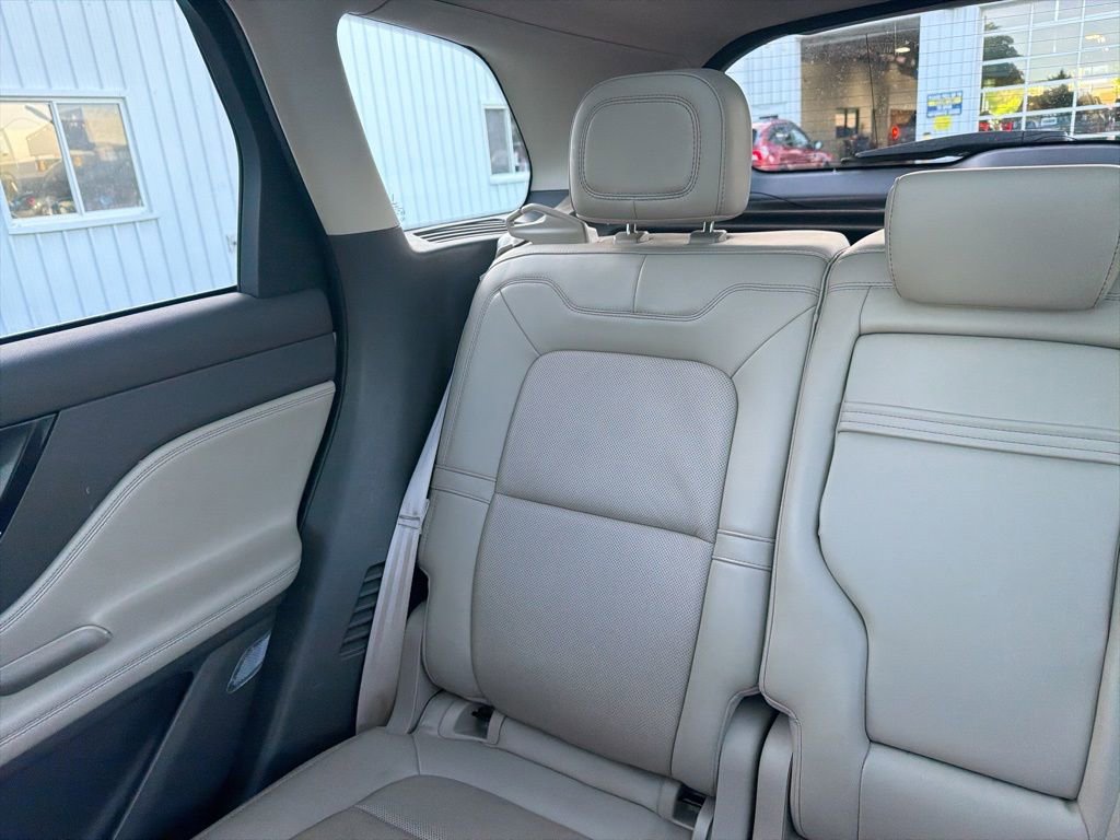 Used 2022 Lincoln Corsair AWD w/ Premium Package image 11