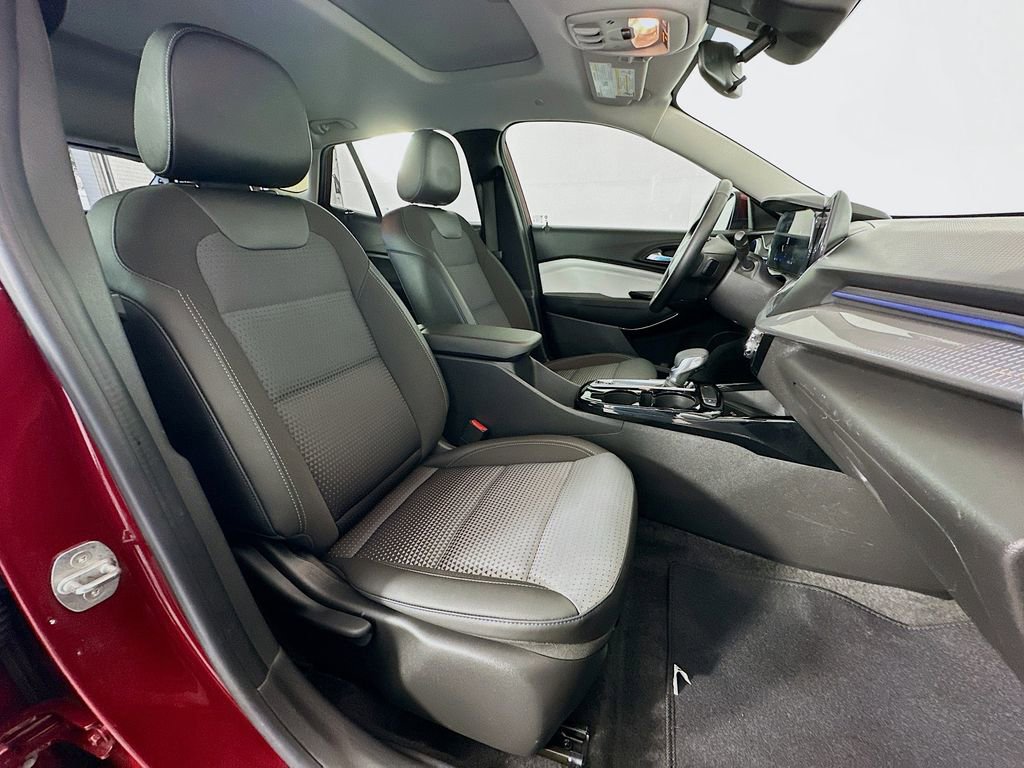 Used 2024 Chevrolet Trax LT w/ Sunroof Package image 27