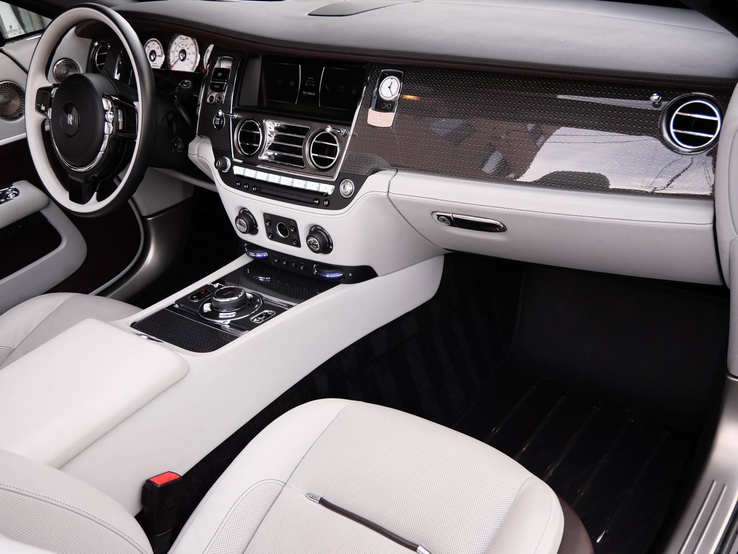Used 2019 Rolls-Royce Dawn RWD image 18