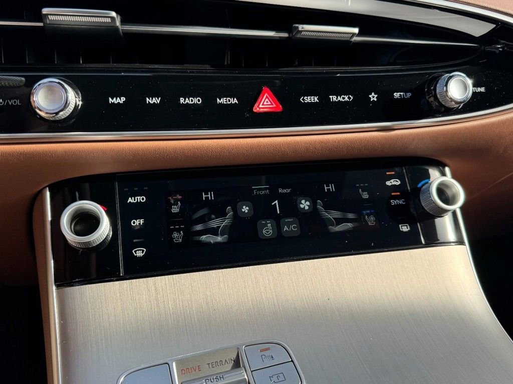 New 2026 Genesis GV70 2.5T Advanced AWD/4WD image 15