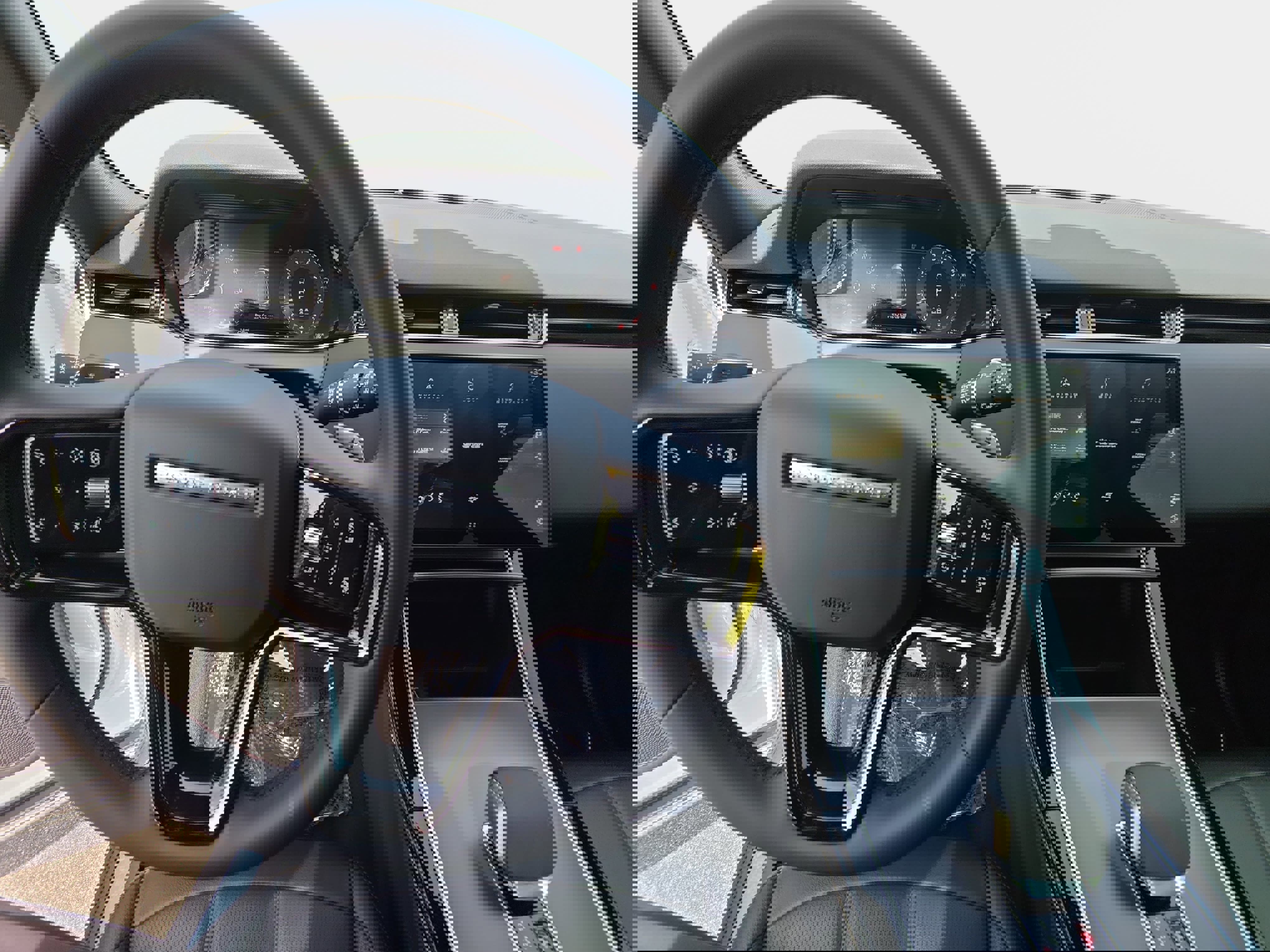 Certified 2025 Land Rover Range Rover Evoque Dynamic SE image 16