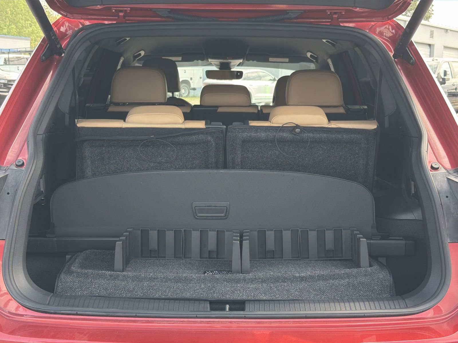 Used 2024 Volkswagen Tiguan SE image 32