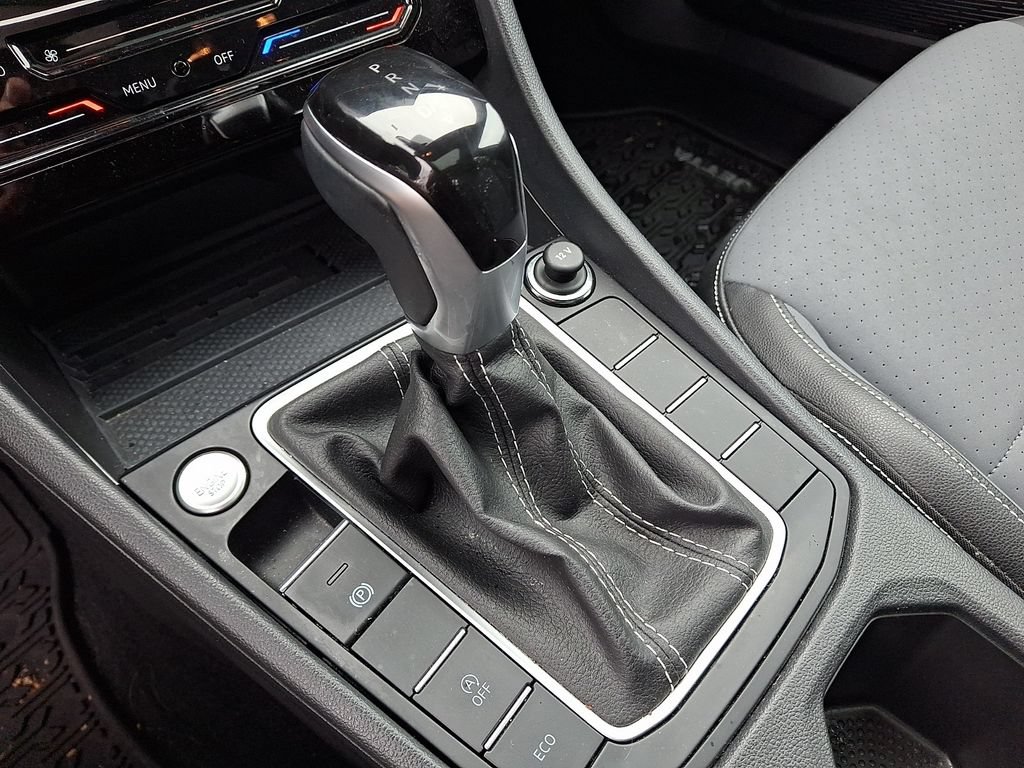 Used 2025 Volkswagen Jetta SE FWD image 16