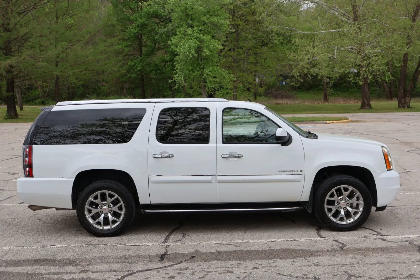 Used 2008 GMC Yukon XL Denali AWD/4WD image 4