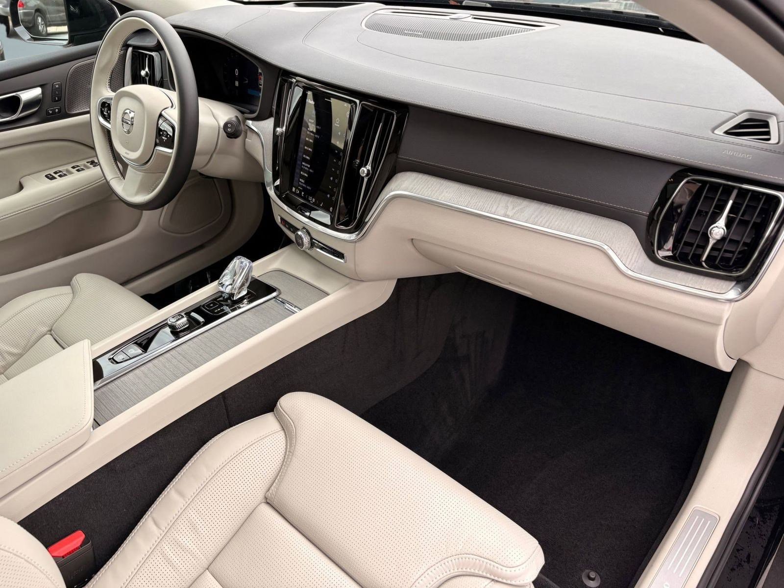 Certified 2025 Volvo V60 B5 Cross Country Ultra w/ Protection Package Premier image 27