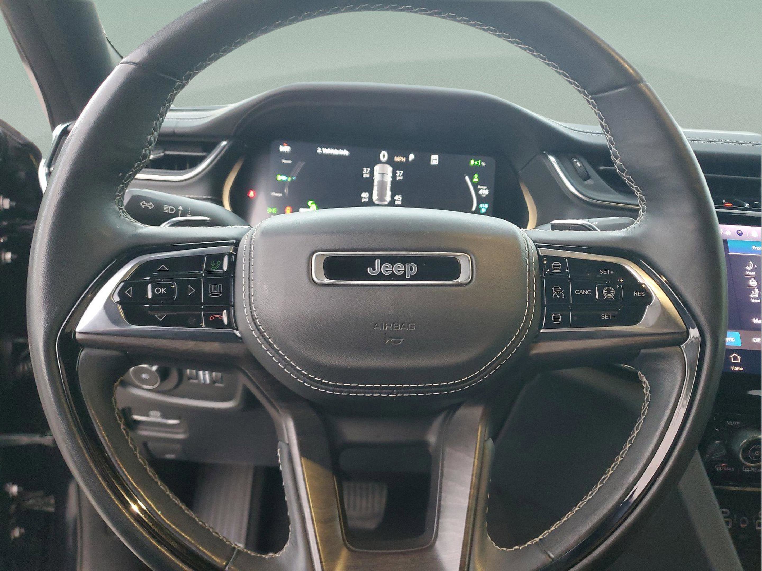 Used 2024 Jeep Grand Cherokee Overland w/ Advanced Protech Group III image 18