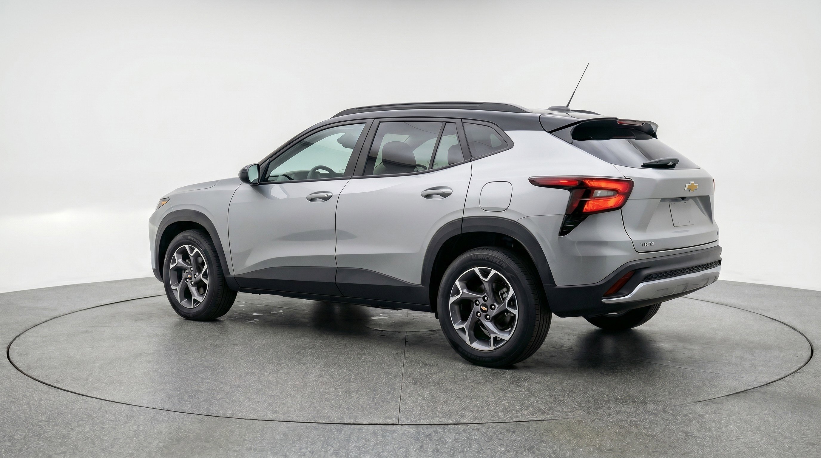Used 2025 Chevrolet Trax LT w/ LT Convenience Package FWD image 6