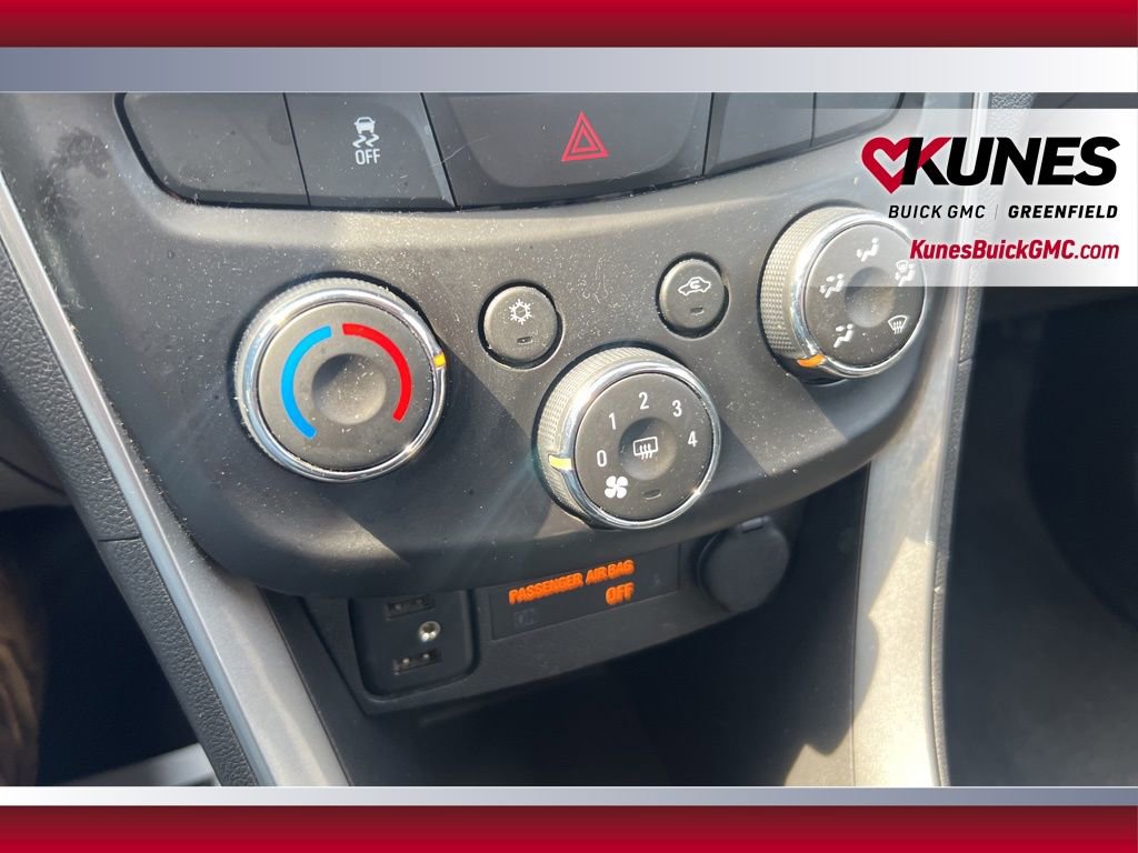 Used 2018 Chevrolet Trax LT w/ LT Convenience Package AWD/4WD image 30