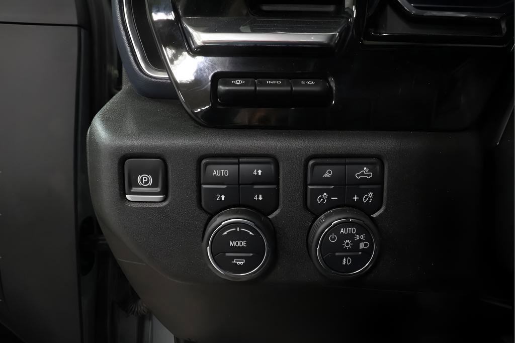 Used 2025 Chevrolet Silverado 3500 High Country w/ Technology Package AWD/4WD image 19
