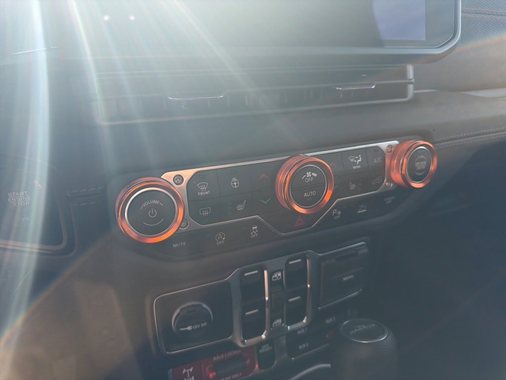 Used 2025 Jeep Gladiator Mojave w/ Safety Group image 18