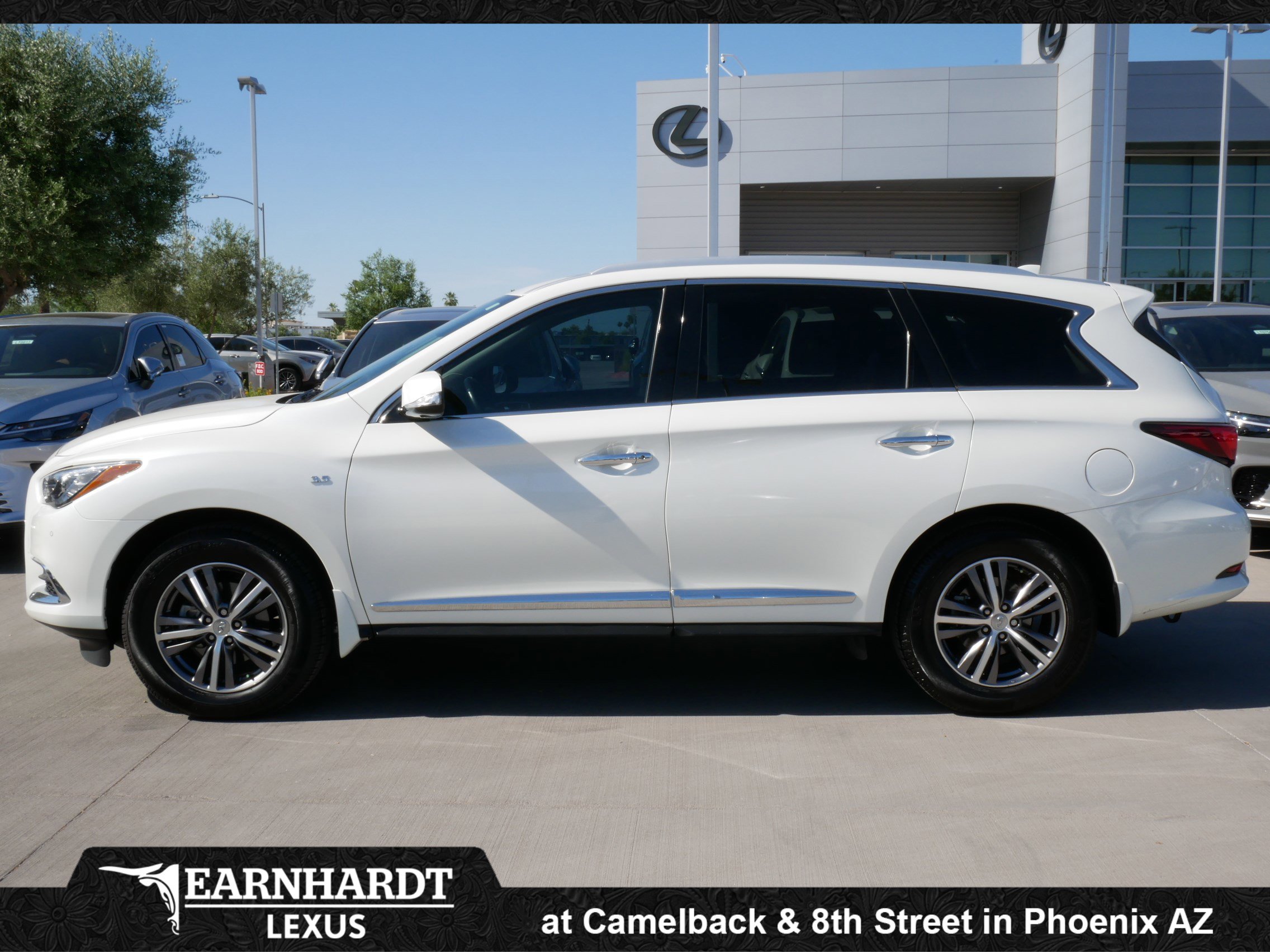 Used 2020 INFINITI QX60 Luxe w/ Essential Package FWD image 3