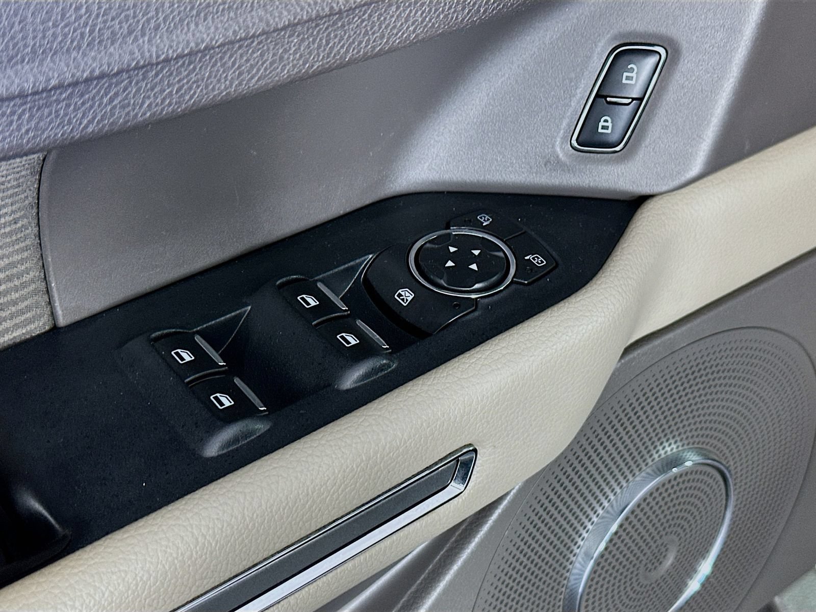 Used 2018 Ford Expedition XLT AWD/4WD image 17