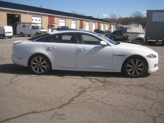 Used 2017 Jaguar XJ image 4