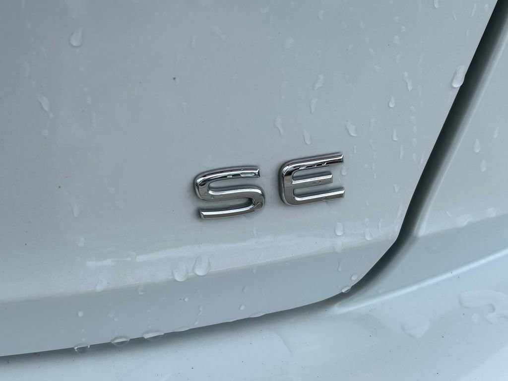 Used 2025 Volkswagen Jetta SE FWD image 13