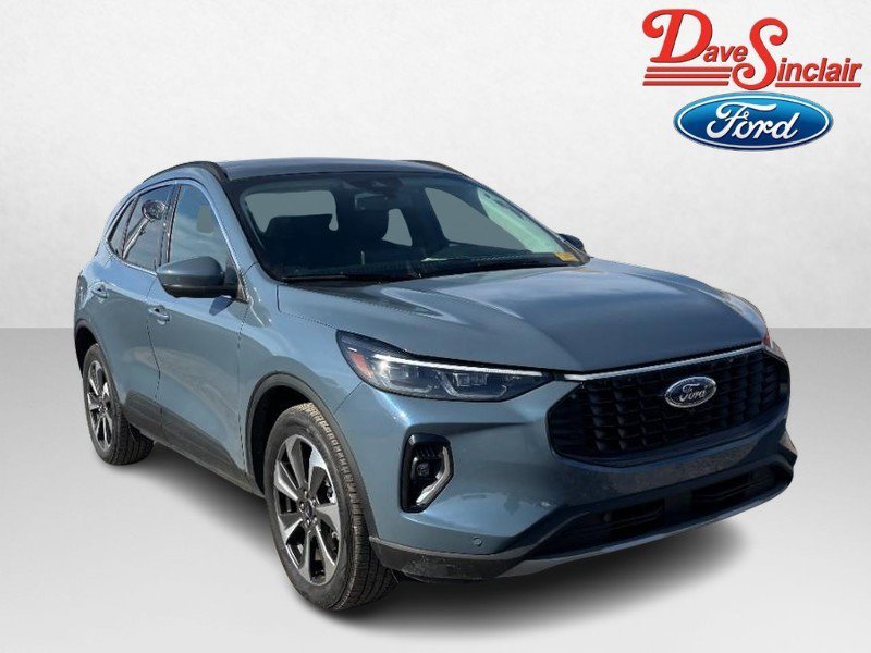 Used 2023 Ford Escape Platinum image 4