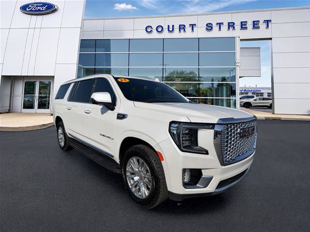 Used 2024 GMC Yukon XL Denali AWD/4WD image 3