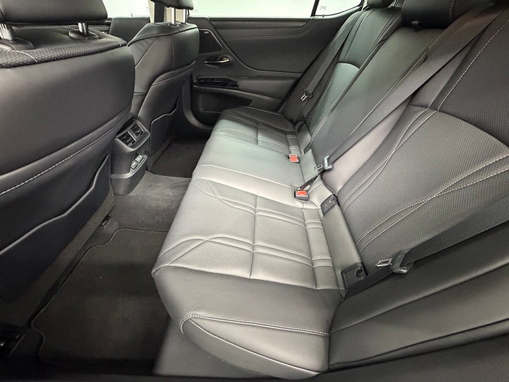 Used 2025 Lexus ES 300h w/ Luxury Package FWD image 42
