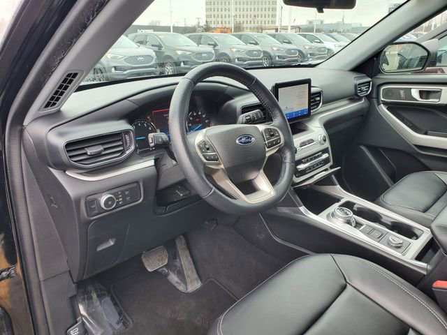Used 2022 Ford Explorer XLT w/ Equipment Group 202A image 11