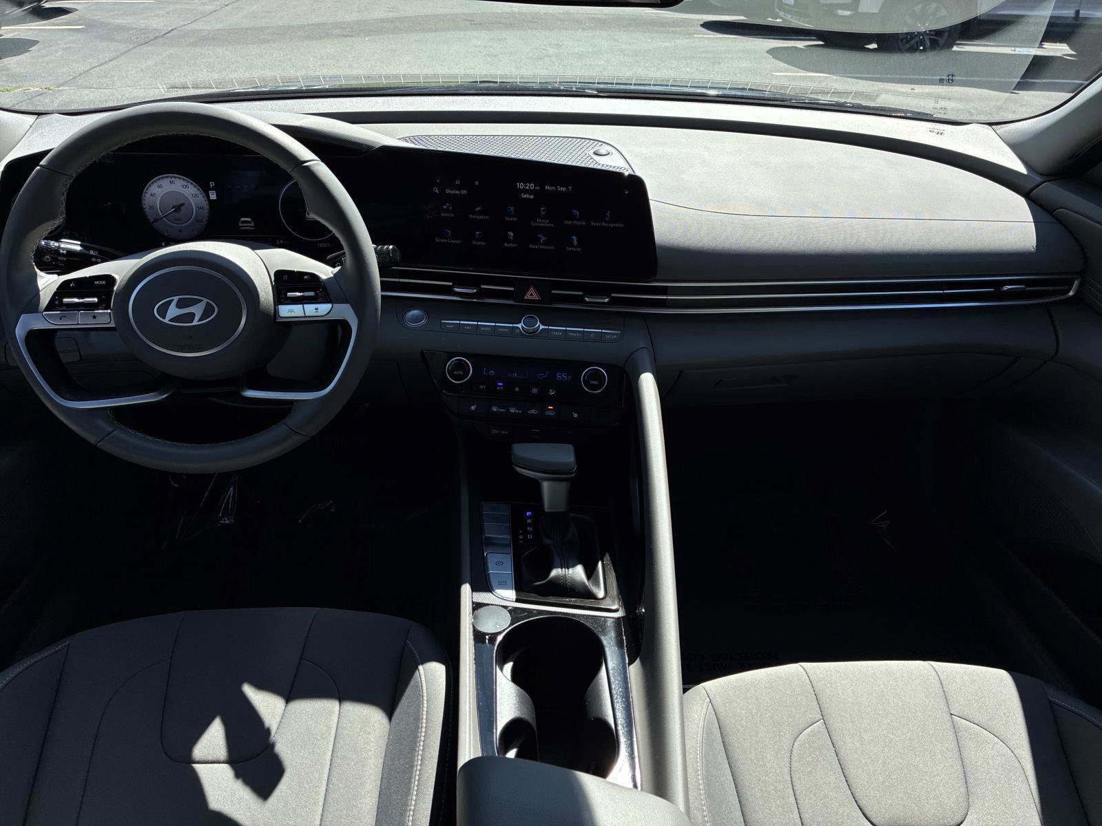 Used 2025 Hyundai Elantra SEL FWD image 17