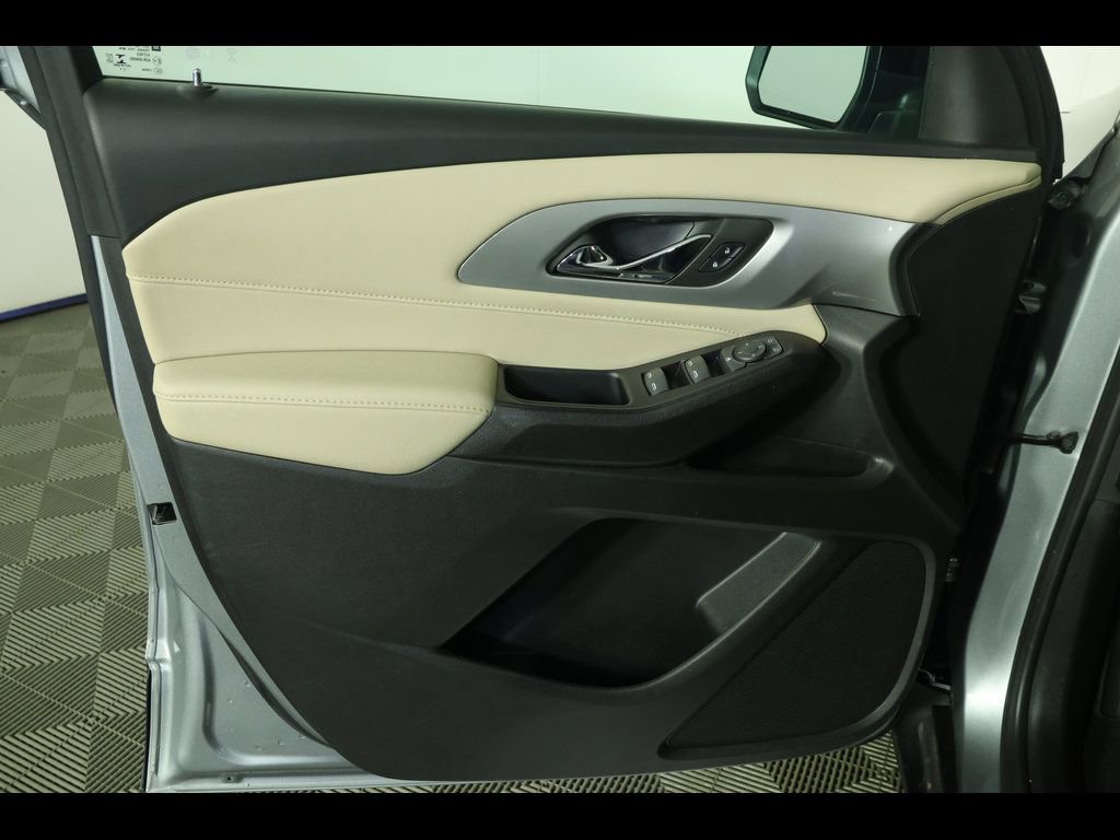 Used 2023 Chevrolet Traverse LS AWD/4WD image 20