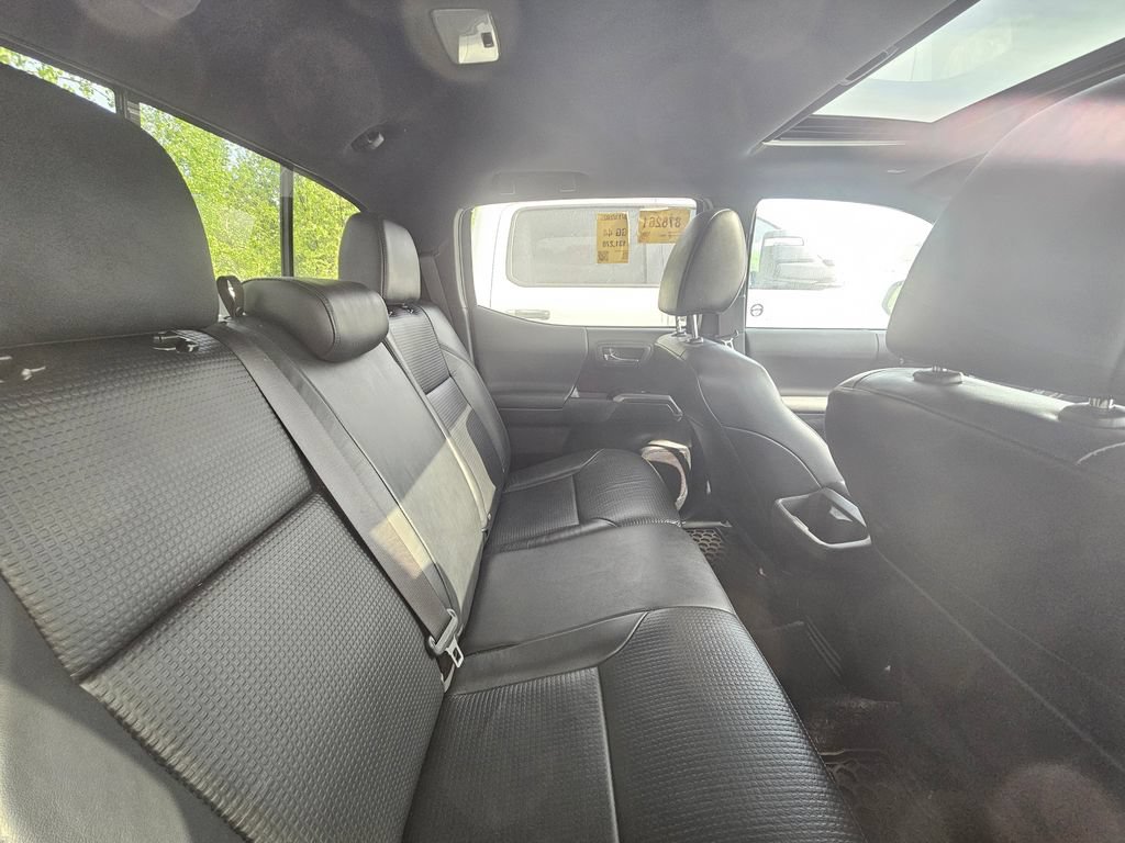 Used 2020 Toyota Tacoma TRD Sport AWD/4WD image 5
